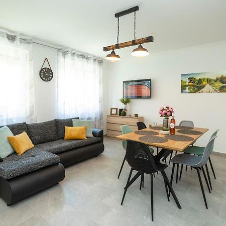 Apartamento Zsendülő Apartman Eger Exterior foto