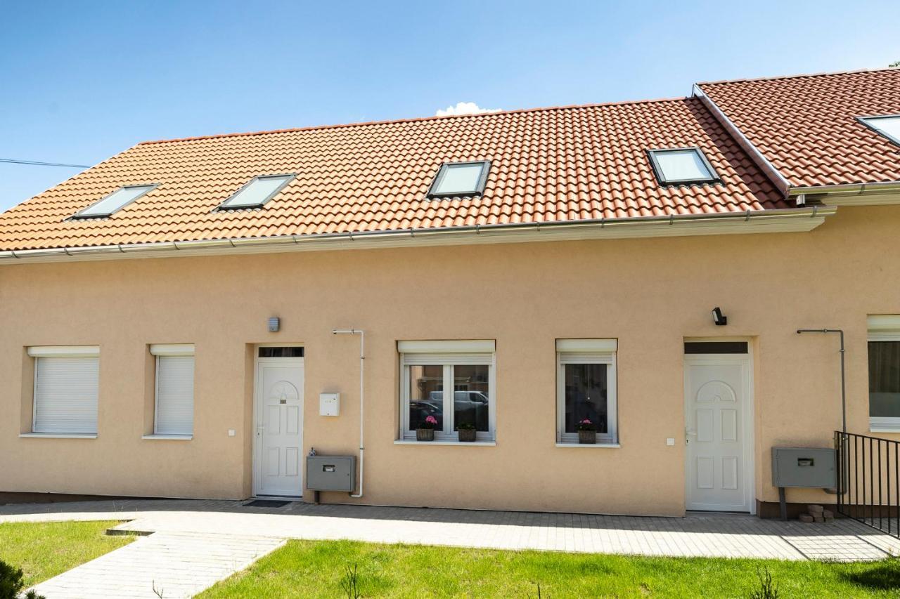 Apartamento Zsendülő Apartman Eger Exterior foto